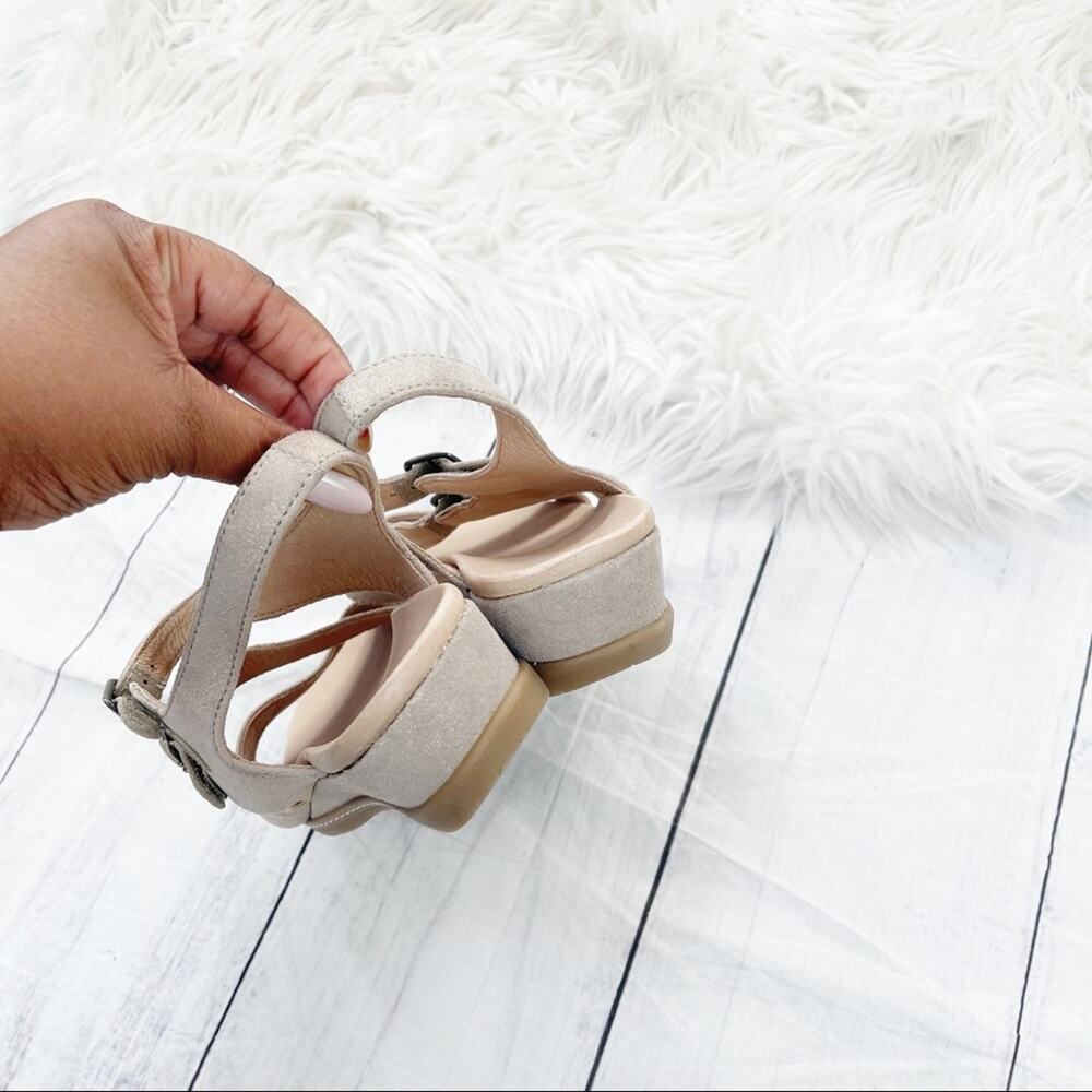 🆕 Dansko Women's Angela Metallic Tan Strappy Leather Wedge Sandals‎ 40 NEW - Picture 3 of 6